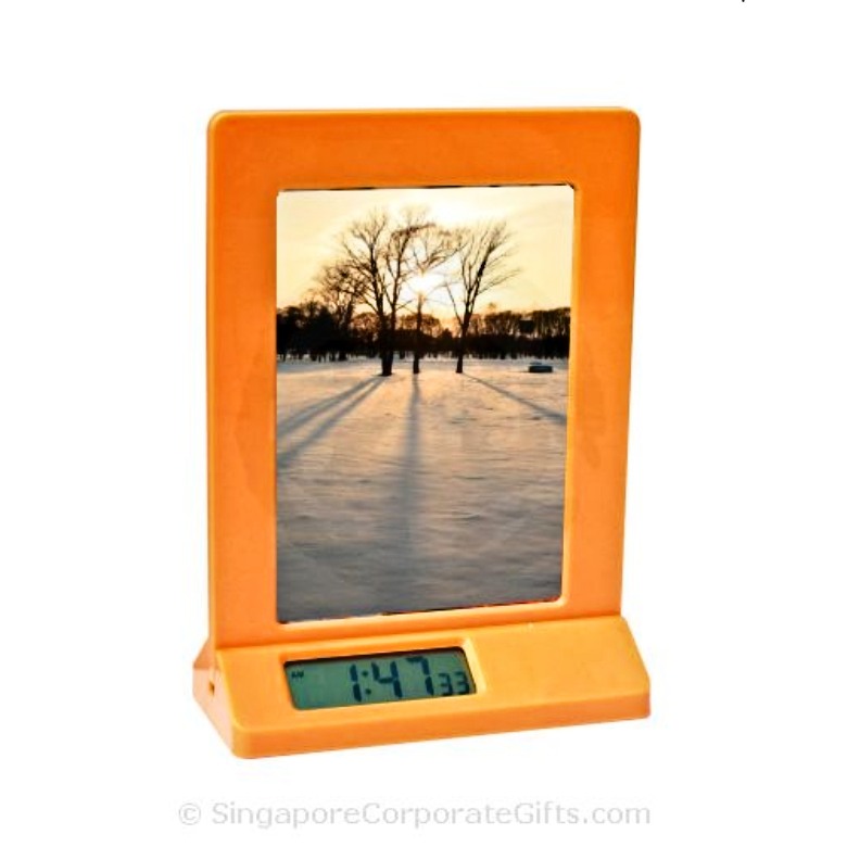 Photoframe with clock 518